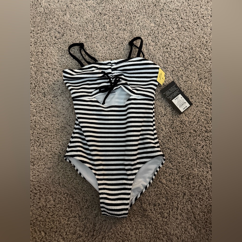 🩱 Girls One-Piece Swimsuit | Art Class (Target) | Size S (6/7)